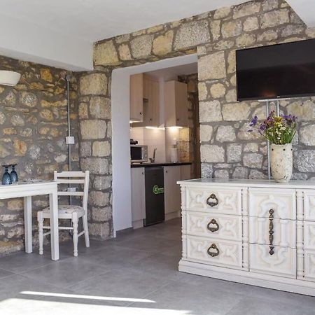 Coastal Stone Hideaway With Stunning Scenery Villa Kitriaí Buitenkant foto