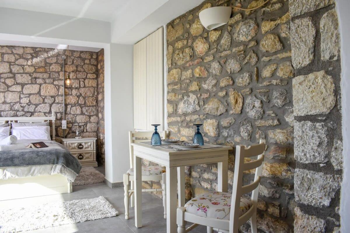 Coastal Stone Hideaway With Stunning Scenery Villa Kitriaí Buitenkant foto