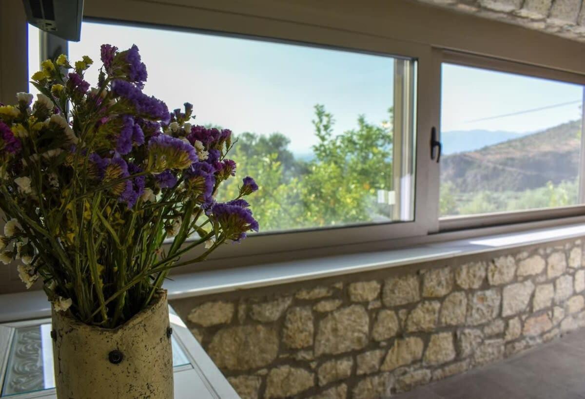 Coastal Stone Hideaway With Stunning Scenery Villa Kitriaí Buitenkant foto